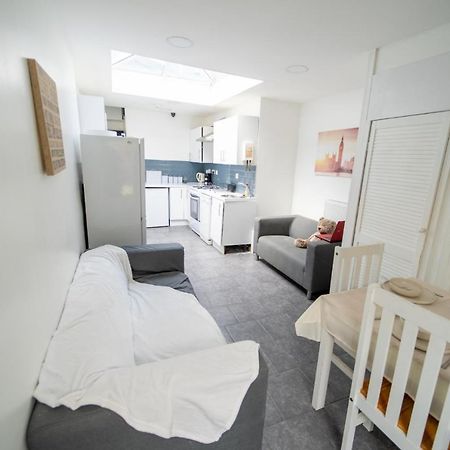 Stay Sa Cosy Equipped Studios Available 10 Mins From The City! Free Wifi &50" Smart Tv'S! Birmingham Bagian luar foto