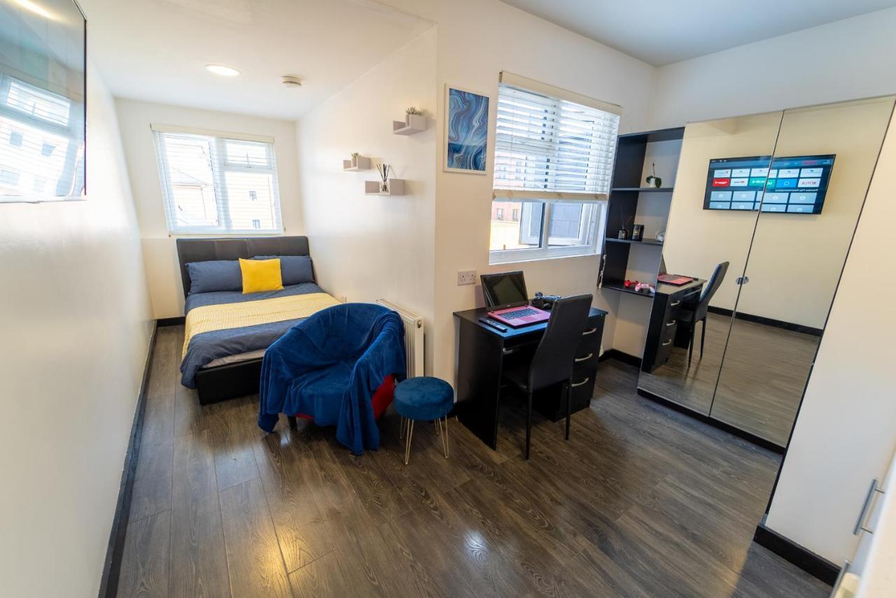 Stay Sa Cosy Equipped Studios Available 10 Mins From The City! Free Wifi &50" Smart Tv'S! Birmingham Ruang foto